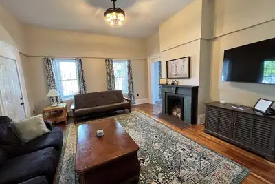 Image de Beautiful 2 bedroom first floor apartment in downtown Sandusky.