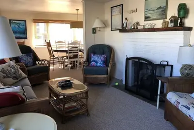 Image de 2nd From The Ocean In Haven Beach!