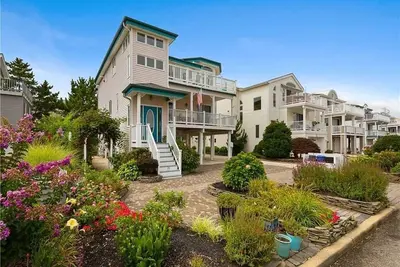 Image de 4 bedroom accommodation in Beach Haven Crest
