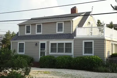 Image de Modern Beach Cottage Steps to Private Beach Access