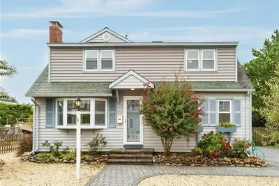 Image de Stunning home in Haven Beach with 5 Bedrooms, Heated swimming pool and WiFi