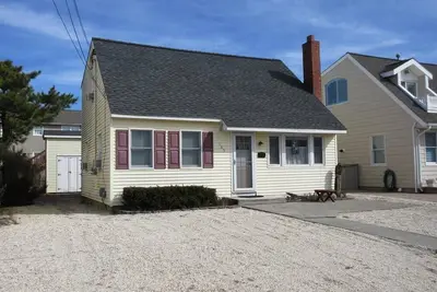 Image de Beautiful home in Brighton Beach with 4 Bedrooms and Internet