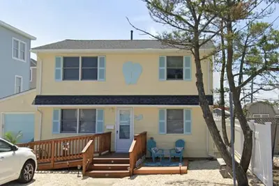 Image de Awesome home in Beach Haven Crest with 5 Bedrooms, Internet and WiFi