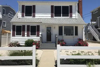 Image de Nicely updated single family home in North Beach Haven that accepts pets! .