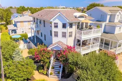 Image de 4 bedroom accommodation in Spray Beach