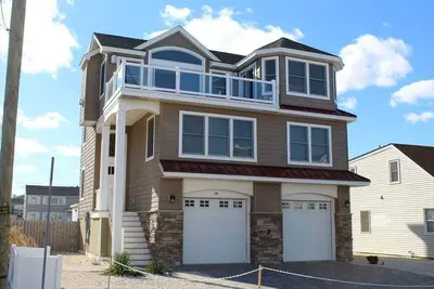 Image de Gorgeous home 4th from beach