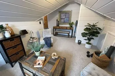 Image de Spam® Fan Retreat in Austin\n3 Bed, 2 Bath Home with Gym & Playroom