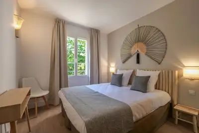 Image de Saint Tropez 10 - Appt rénové 2 chambres piscine et plage à 150m