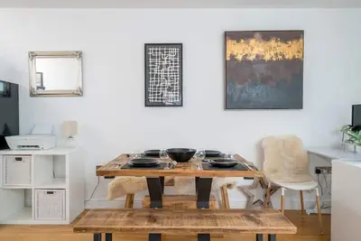 Image de Zen London living space with many transport links