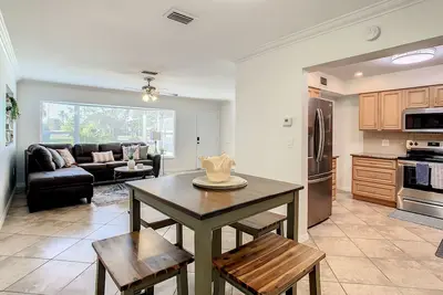 Image de Coziest 2 bedroom near the beach