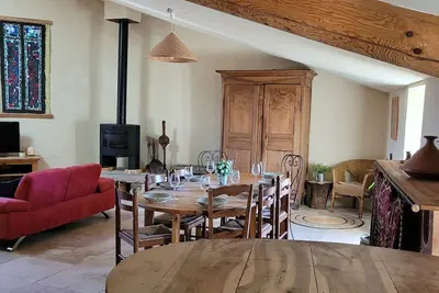 Image de \"La maison d'Hélène\", composée de deux bâtiments.