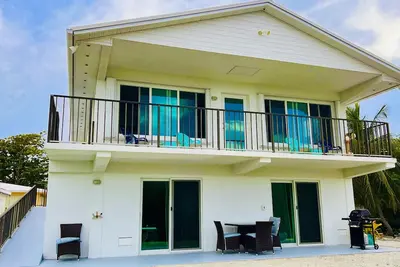 Boaters dream! Dock, beach, minute to open water