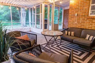 Image de Cute and cozy place to stay close to Masters & Medical District!