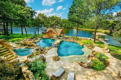 Image de Gorgeous Resort-style Retreat on Cedar Creek Lake