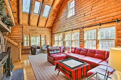 Image de Accord Vacation Rental w/ Pool & Hot Tub!