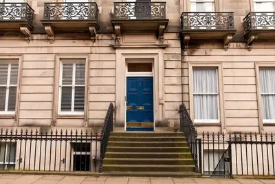 Image de Stunning Georgian 2-bedroom apartment in the heart of Edinburgh's West End. Sleeps 4.