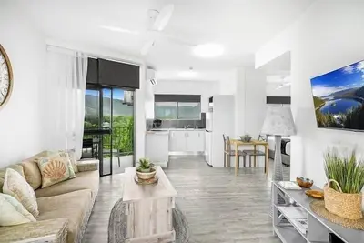 Image de Luxurious Studio with Lush Mountain Views