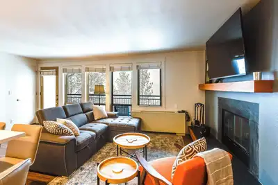 Image de Walkable Luxury Condo at Bend’s 7th Mtn Resort