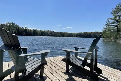 Image de Welcome to Burdock Lakehouse - a Peaceful Waterfront Retreat