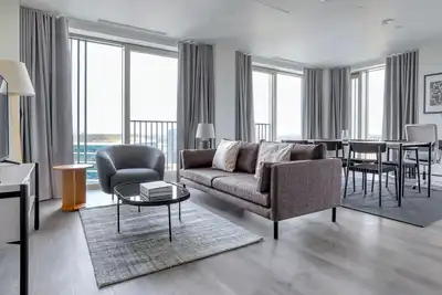 Image de Modern Stratford 2br w/ Security & Gym, nr Train Station, by Blueground