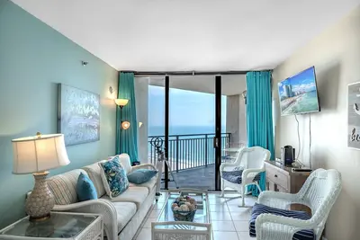 Image de Incredible Views! Nicely renovated 1-Bedroom Suite - Ocean Forest Plaza 2004