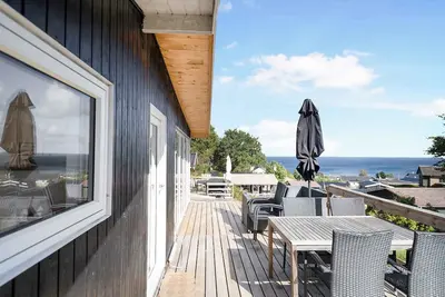 Image de Beautifully situated summer house with sea view
