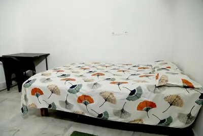 Image de This is a familiar stay place very near Lord Shiva and, Airport,
