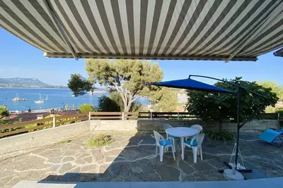 Image de Location pleine vue mer, à 300 m de la plage et du port, Wifi, barbecue. . .