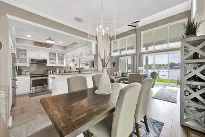 Image de Lakeside Haven: Waterfront Home with Stunning Views, Pool, and Easy Lake Access!
