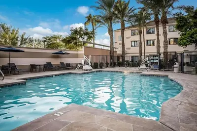 Image de Stay Close to Desert Botanical Gardens! Comfortable Unit, Outdoor Pool, Jacuzzi!