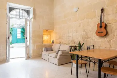 Image de 300yr old farm converted into welcoming Tiny Home