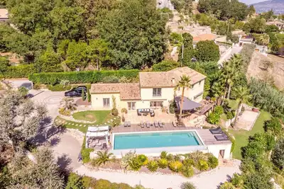 Image de 6 chambres à coucher à Saint-Jeannet