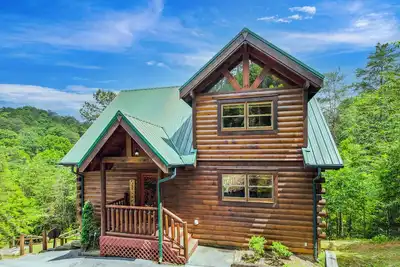 Image de 3 Br + Loft Br | Hot Tub | Close to Pigeon Forge Parkway | Free Tickets | WiFi