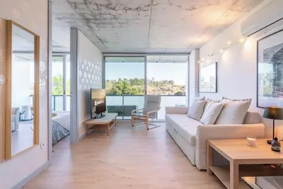 Image de Luxurious Soft Flat | Balcony and Pool by HostWise