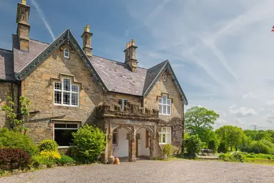 Image de Ein Cynefin - Stylish Country Hall, Sleeps 10, In Rural Flintshire