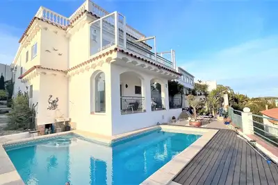 Image de Belle maison avec piscine privée - climatisation - vue panoramique - Internet