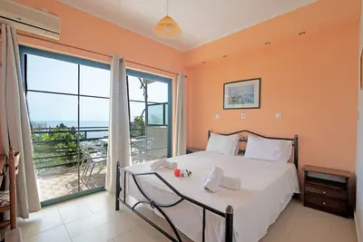 Image de Appartement 'Andromaches Large Apartment 2' avec vue sur la mer, Wi-Fi et climatisation