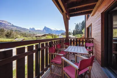 Image de Appartement \"Hellébore\" avec vue sur les montagnes, balcon et Wi-Fi