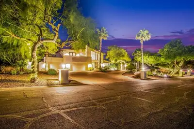 Image de $3m Pv Estate|Heated Pool+Hottub | Camelback Views
