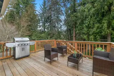 Image de Cozy Bremerton Residential Oasis!