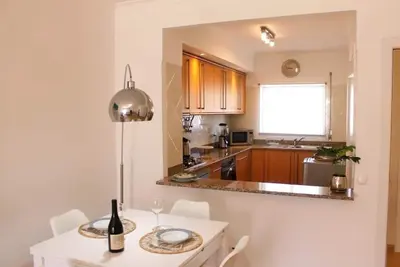 Image de Apartment with sea view 5 minutes from the beach.