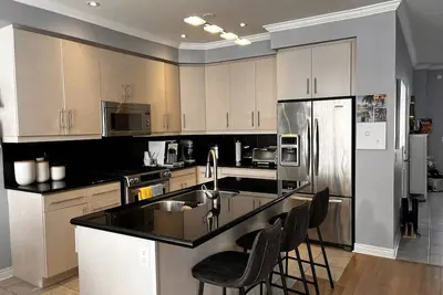 Image de Full Home in Whitby - Steps to the Lake and walking distance to the Go Train