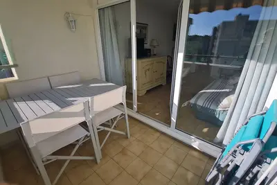 Image de 2 room apartment with private parking and swimming pool in the residence