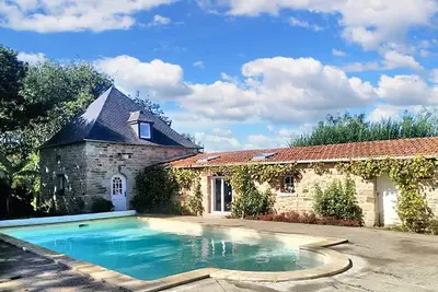 Image de Homerez - Villa spacieuse et piscine privée à Ploubezre
