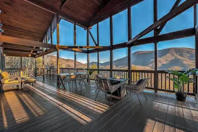 Image de Cherry log A-Frame · A-Frame, A+ Views, 2 Kings, Jacuzzi, 15min to Town