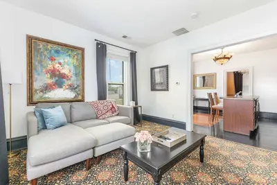 Image de Spacious 1bd, Close to Beach, Shops, Food & Mall