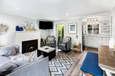 Image de Bright and Cozy Beach Cottage