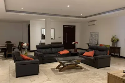 Image de Spacious Luxury Apartment in Airport Residential Area, 2 mins from the airport