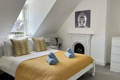 Image de Light airy 3 bed Town Cntr flat 700m to Bournemouth Beach