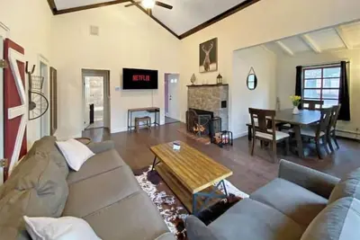 Image de Private Cabin in Multi Acre Park!